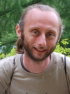 Portrait photo of Łukasz Piechnik