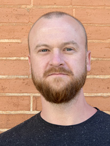 Portrait photo of Tomasz Suchan
